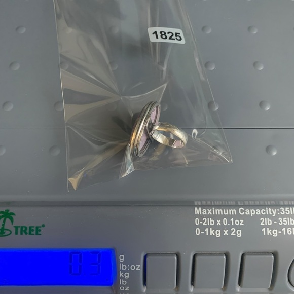 1825 Elegant Silver Ring with Deep Purple Stone - Picture 2 of 3